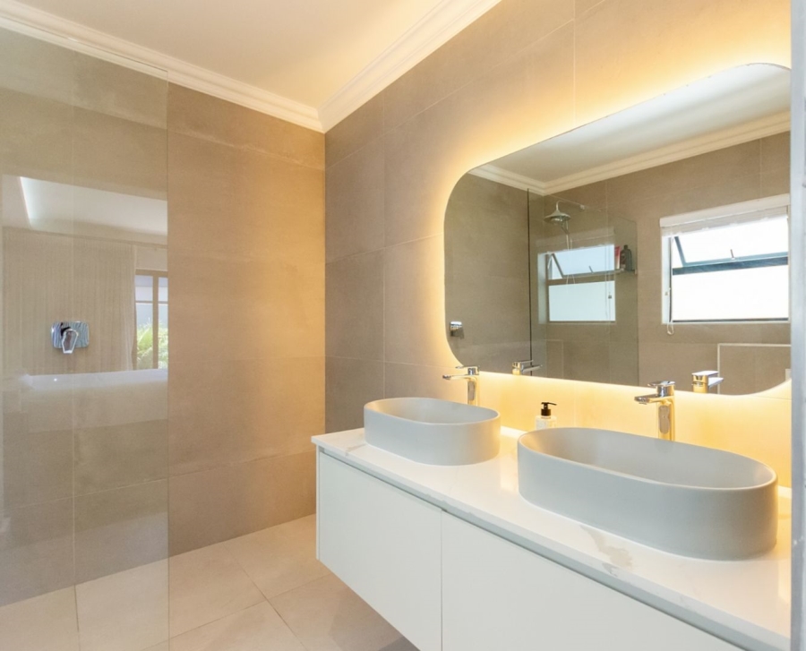 3 Bedroom Property for Sale in Calypso Beach Western Cape